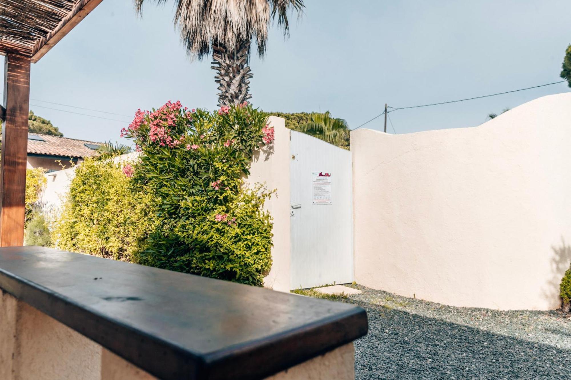 Reve D'Azur, Mazet En Bord De Mer, Parking, Piscine Partagee, Terrasse Bbq & Draps Inclus La Nartelle, 1 Salon, 1 Chambre, 1 Cuisine , 1 Sdb Sainte-Maxime Exterior foto